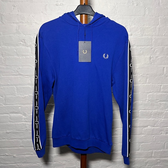 Fred Perry taped sleeve hoodie sweatshirt bright regal blue - Picture 1 of 6